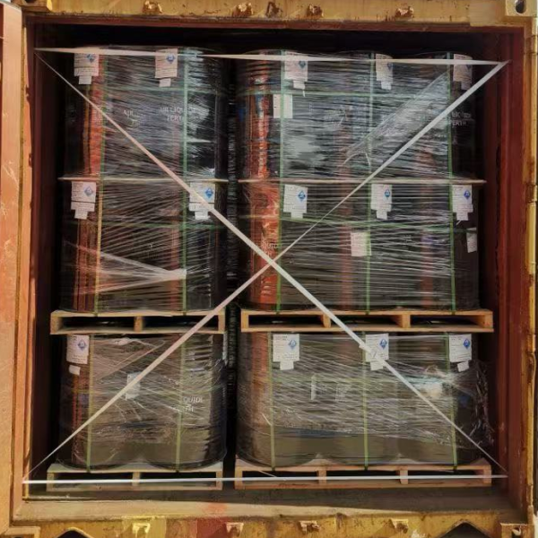 Chargement de carbure de calcium avec un système de palettes à 2+1 couches dans un conteneur 20’GP (fûts de 100 KG)